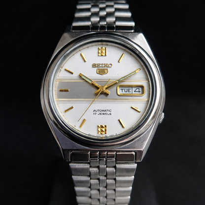 Vintage 1980 Original Seiko 5 Automatic 7009-876A Silver Face 17 Jewels Day-Date Japanese Men's Wrist Watch S27