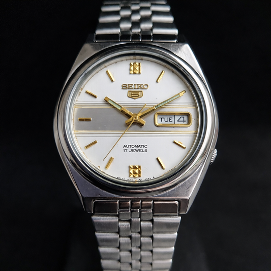 Vintage 1980 Original Seiko 5 Automatic 7009-876A Silver Face 17 Jewels Day-Date Japanese Men's Wrist Watch S27