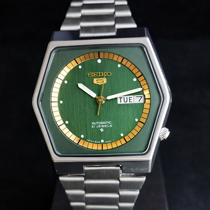 Vintage 1977,1987 Original Seiko 5 Automatic 6319-6000 Green Face 21 Jewels Day-Date Japanese Men's Wrist Watch S17