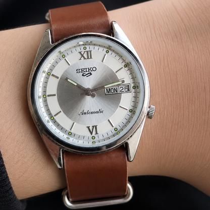 Vintage Mod  Seiko 5 Automatic 17 Jewels Cal. 7009 Silver Face Brown Nato Leather Band Day-Date Men's Wrist Watch Sk