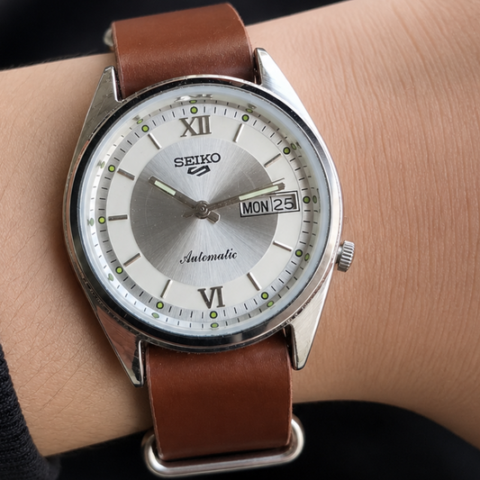 Vintage Mod  Seiko 5 Automatic 17 Jewels Cal. 7009 Silver Face Brown Nato Leather Band Day-Date Men's Wrist Watch Sk