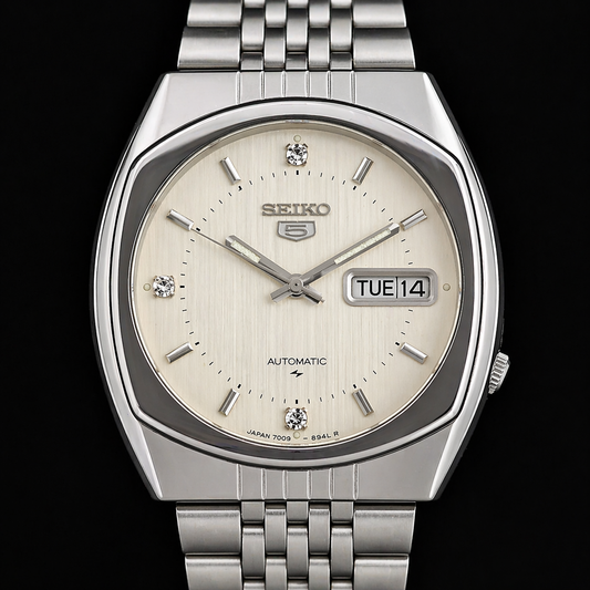 Vintage 1980 Original Seiko 5 Automatic 7009-5180 Silver Face 17 Jewels Day-Date Japanese Men's Wrist Watch S81