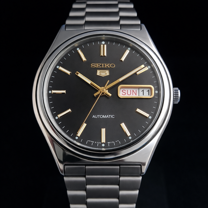 Vintage 1984 Original Seiko 5 Automatic 6309-8230 Black Face 17 Jewels Day-Date Japanese Men's Wrist Watch S18