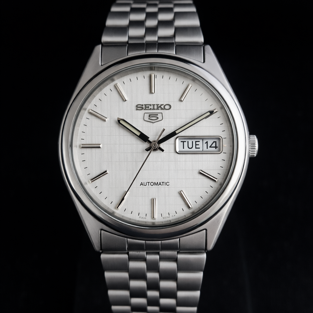 Vintage 1976 Original Seiko 5 Automatic 6309-6240 White Face 17 Jewels Day-Date Japanese Men's Wrist Watch S42