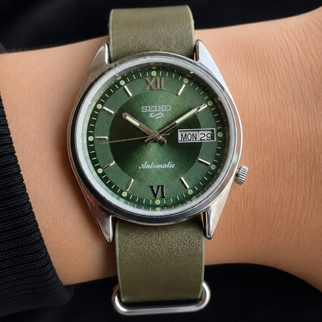 Vintage Mod Seiko 5 Automatic 17 Jewels Cal. 7009 Green Face Green Nato Leather Band Day-Date Men's Wrist Watch SK