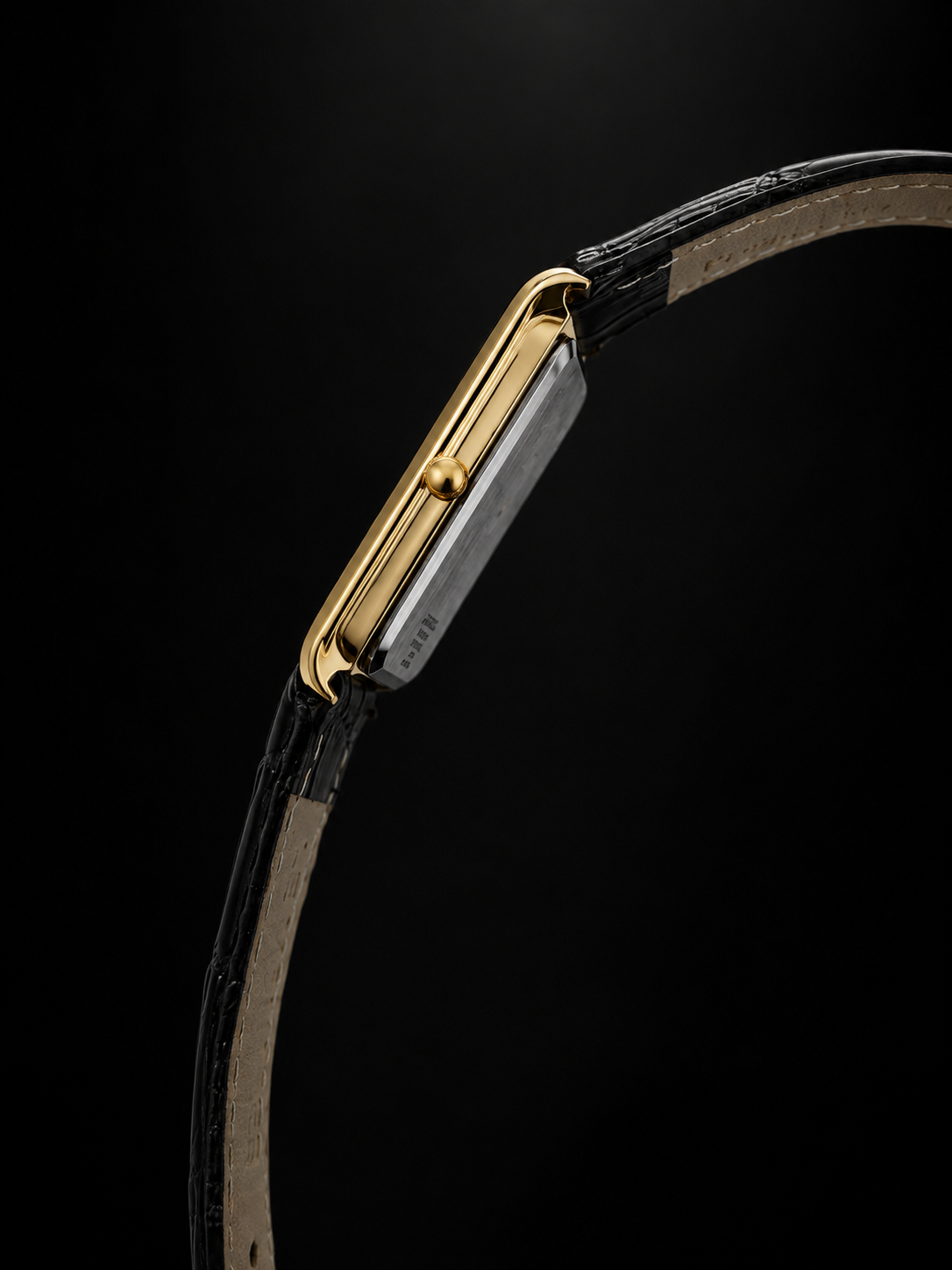 New Le Montres Classic Tank Quartz Men's Watch Black Roman Dial 26mm Gold Case LM11