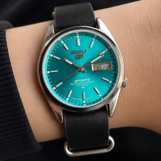 Vintage Mod Seiko 5 Automatic 17 Jewels Cal. 7009 Turquoise Face Black Nato Leather Band Day-Date Men's Wrist Watch Sk