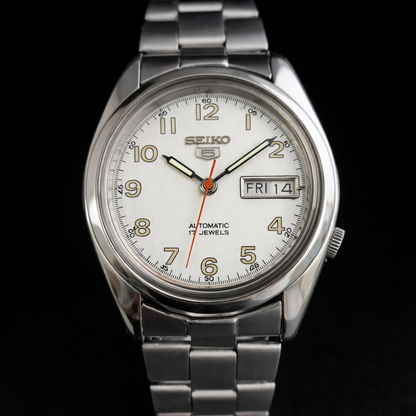 Vintage 1981 Original Seiko 5 Automatic 7009-8210 White Face 17 Jewels Day-Date Japanese Men's Wrist Watch S37