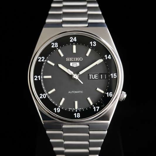 Vintage 1981 Original Seiko 5 Automatic 7009-3131 Black Face 17 Jewels Day-Date Japanese Men's Wrist Watch S44