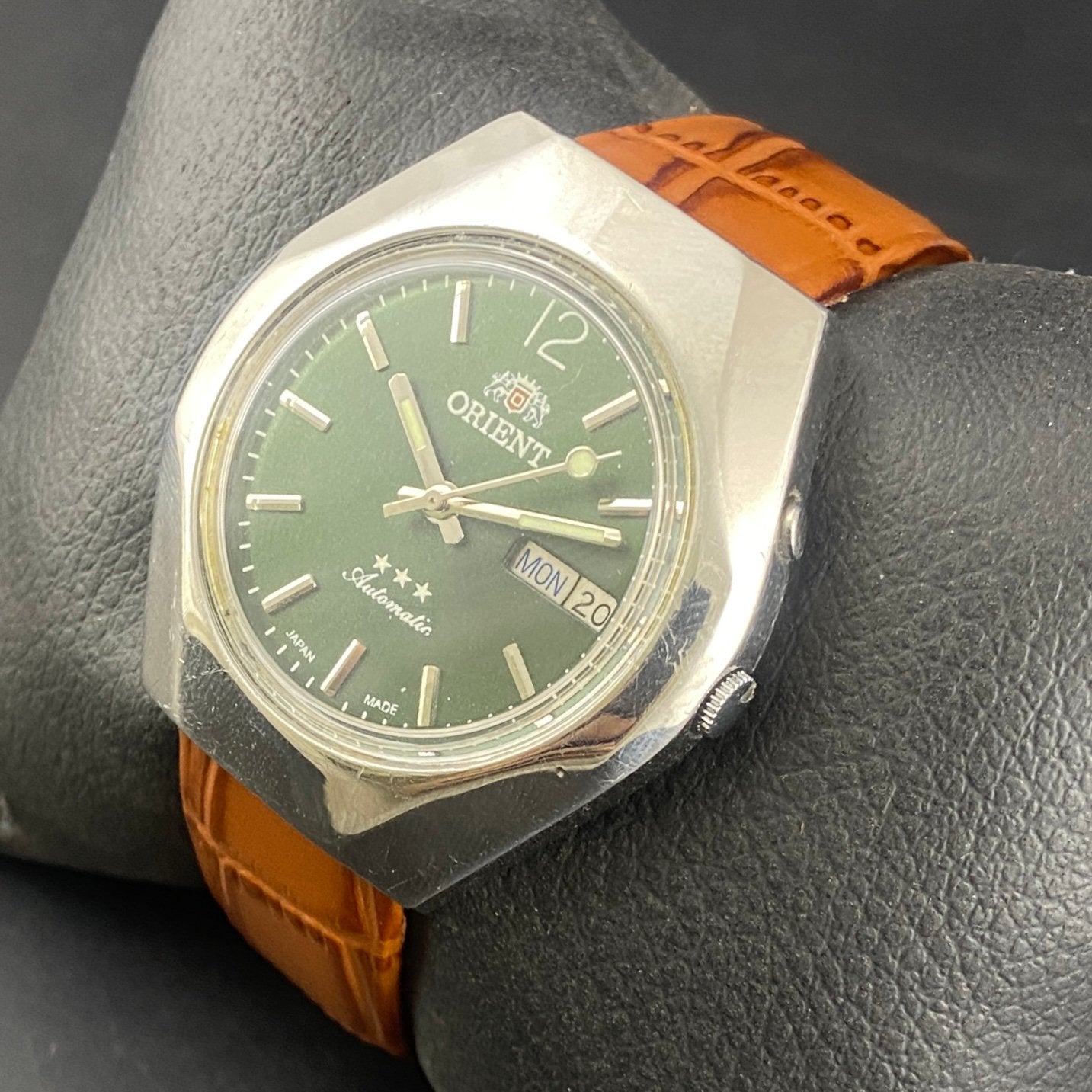 Vintage Orient Green Face Automatic 21 Jewels Men,s Wrist Watch
