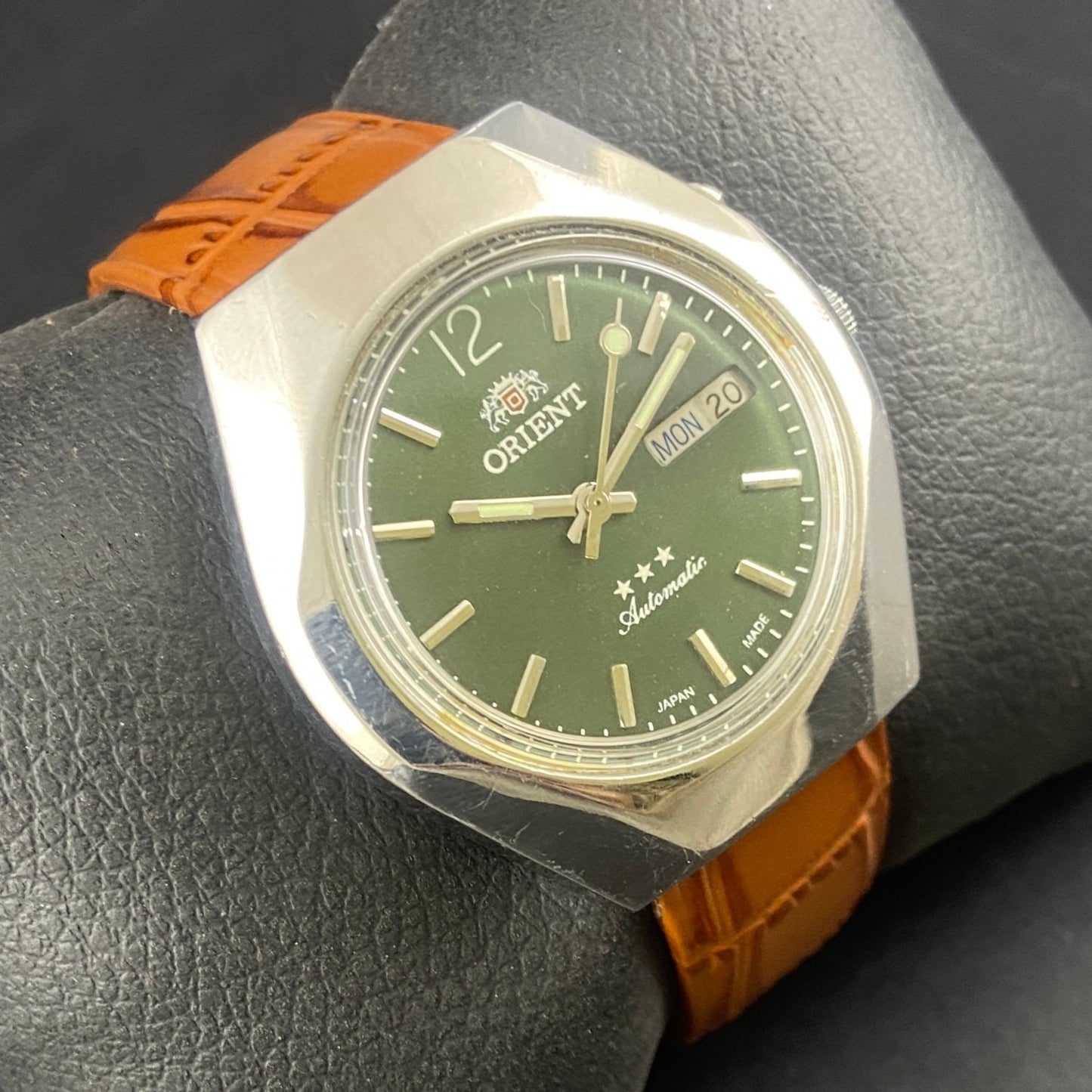Vintage Orient Green Face Automatic 21 Jewels Men,s Wrist Watch