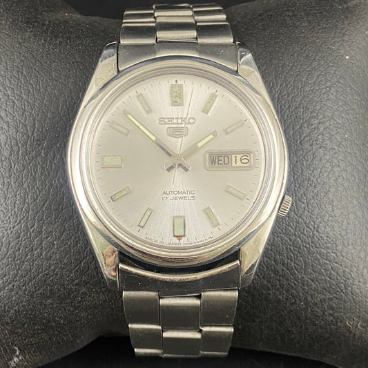Vintage Original Seiko 5 Automatic Silver Face Cal. 7009 Men's Wrist Watch Serviced.