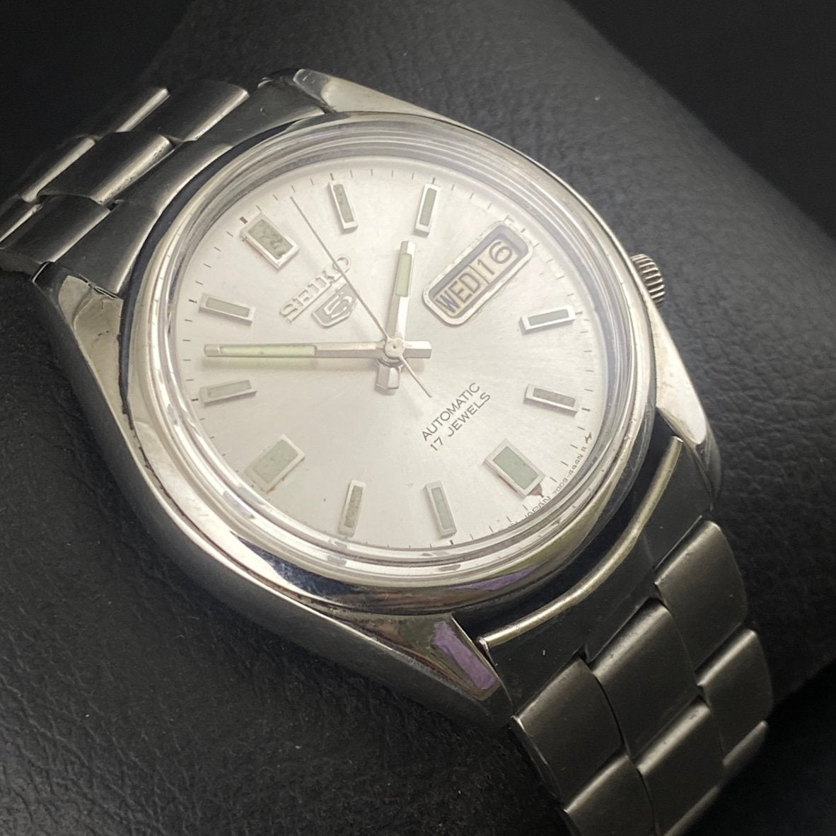 Vintage Original Seiko 5 Automatic Silver Face Cal. 7009 Men's Wrist Watch Serviced.