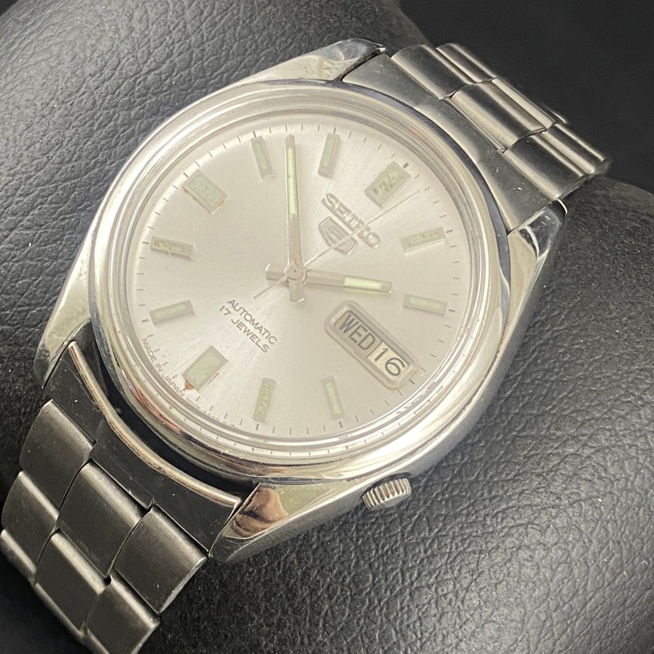 Vintage Original Seiko 5 Automatic Silver Face Cal. 7009 Men's Wrist Watch Serviced.