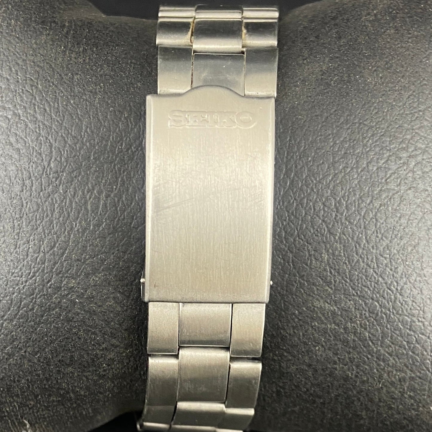 Vintage Original Seiko 5 Automatic Silver Face Cal. 7009 Men's Wrist Watch Serviced.