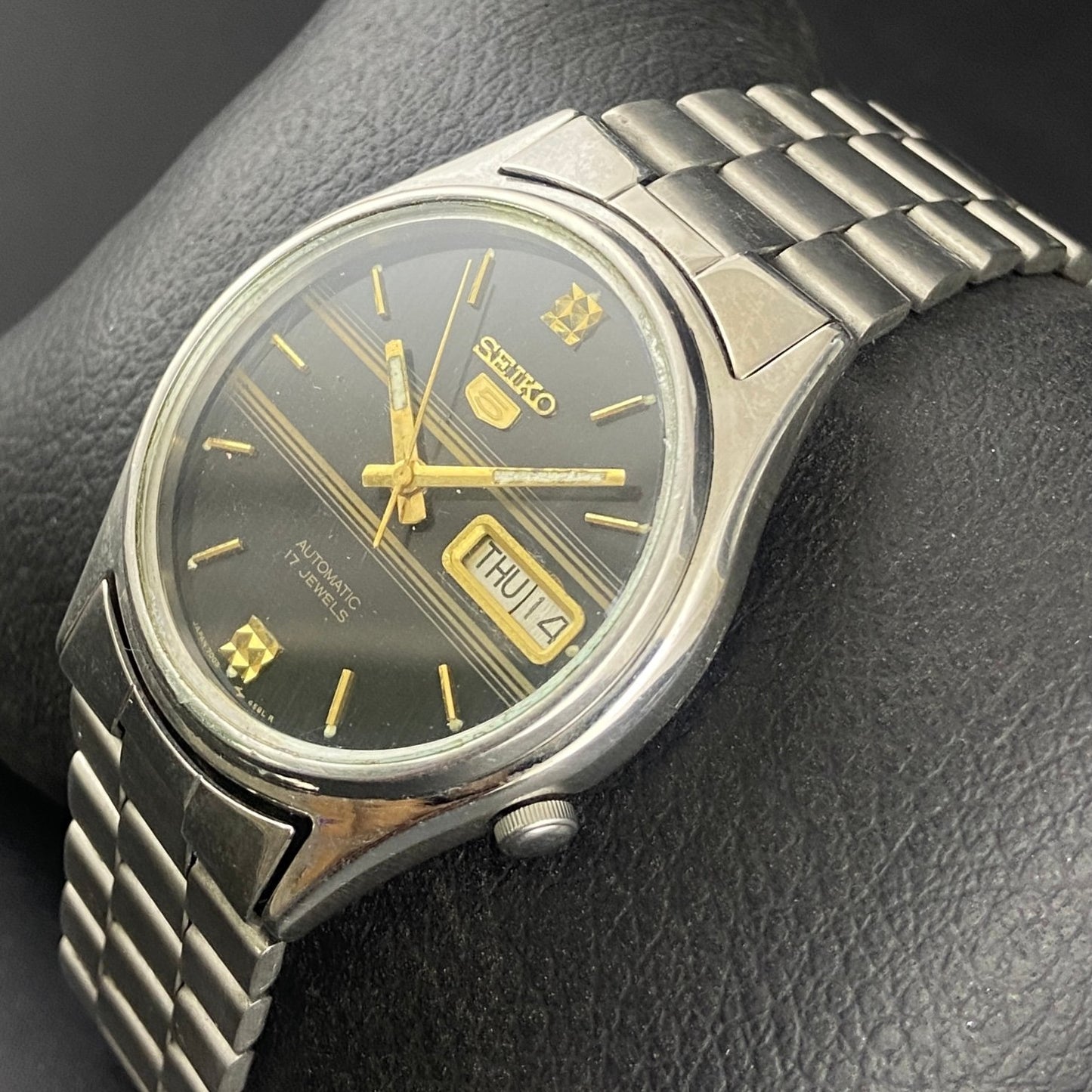 Vintage Original Seiko 5 Automatic Black Face Cal. 7009 Men's Wrist Watch Serviced.