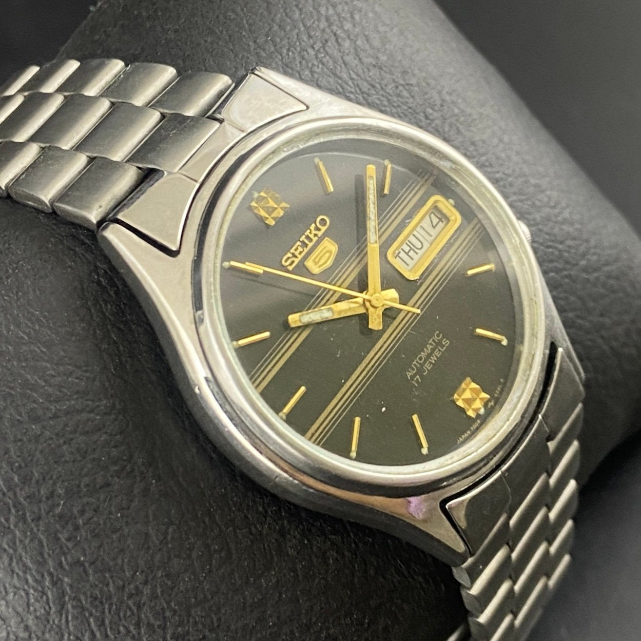 Vintage Original Seiko 5 Automatic Black Face Cal. 7009 Men's Wrist Watch Serviced.