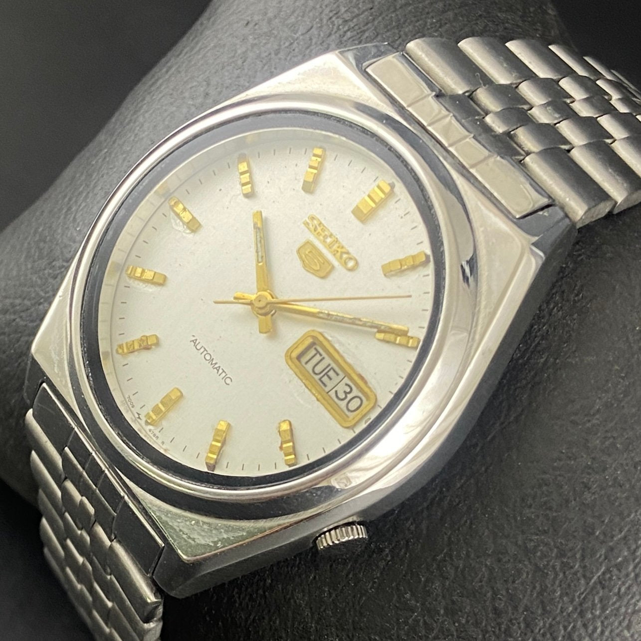 Vintage Original Seiko 5 Automatic White Face Cal. 7009 Men's Wrist Watch Serviced.