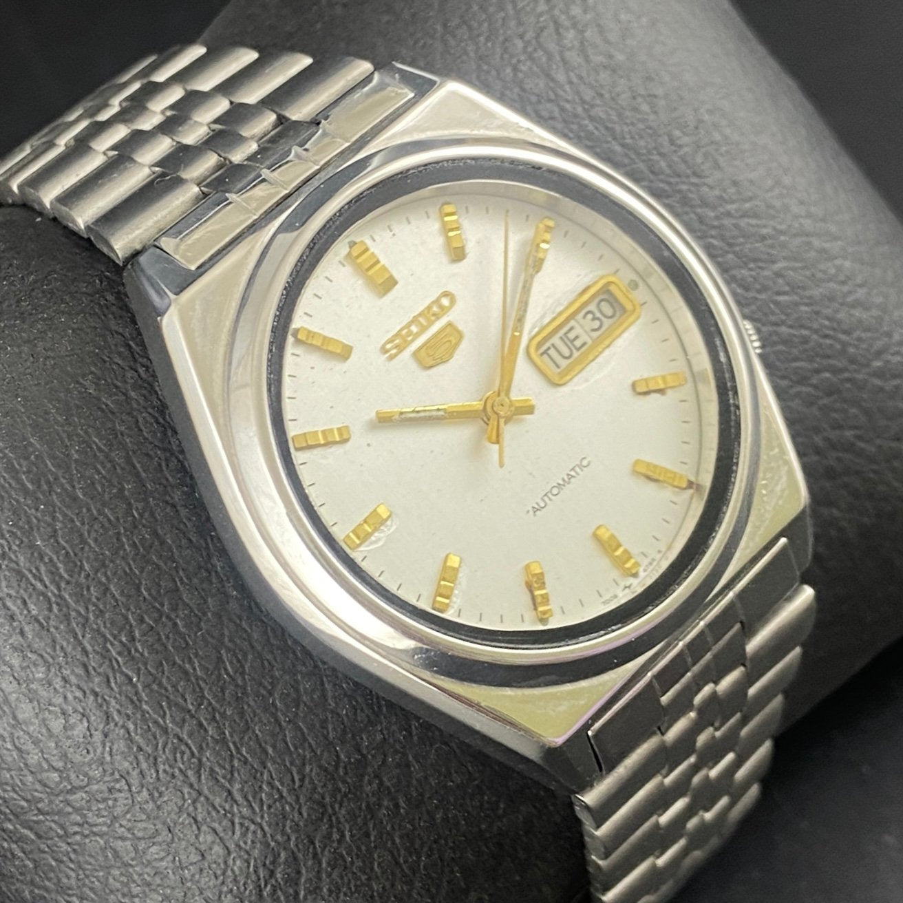 Vintage Original Seiko 5 Automatic White Face Cal. 7009 Men's Wrist Watch Serviced.