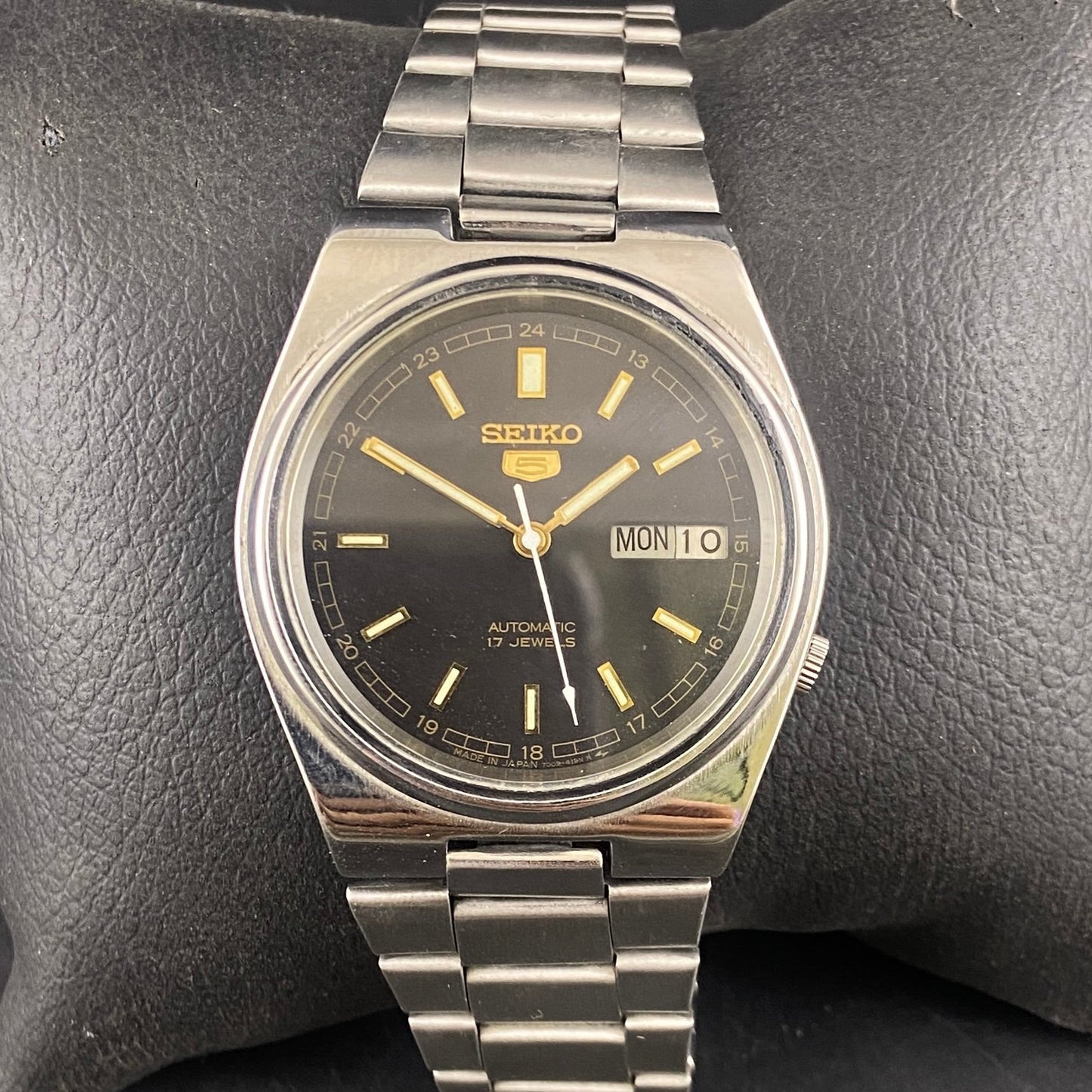 Vintage Original Seiko 5 Automatic Black Face Cal. 7009 Men's Wrist Watch Serviced.