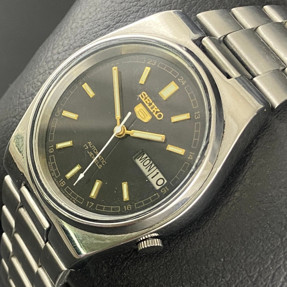 Vintage Original Seiko 5 Automatic Black Face Cal. 7009 Men's Wrist Watch Serviced.