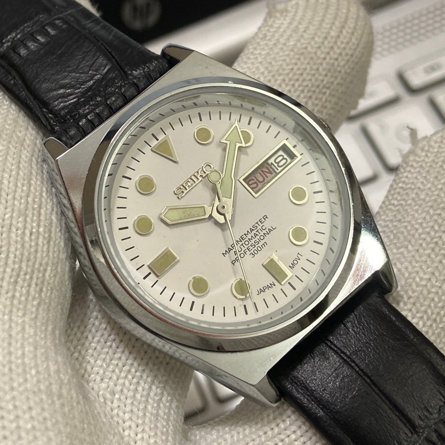 Vintage Seiko 5 Automatic 17Jewels Cal. 6309 White Face Black Band Men's Wrist Watch SB04