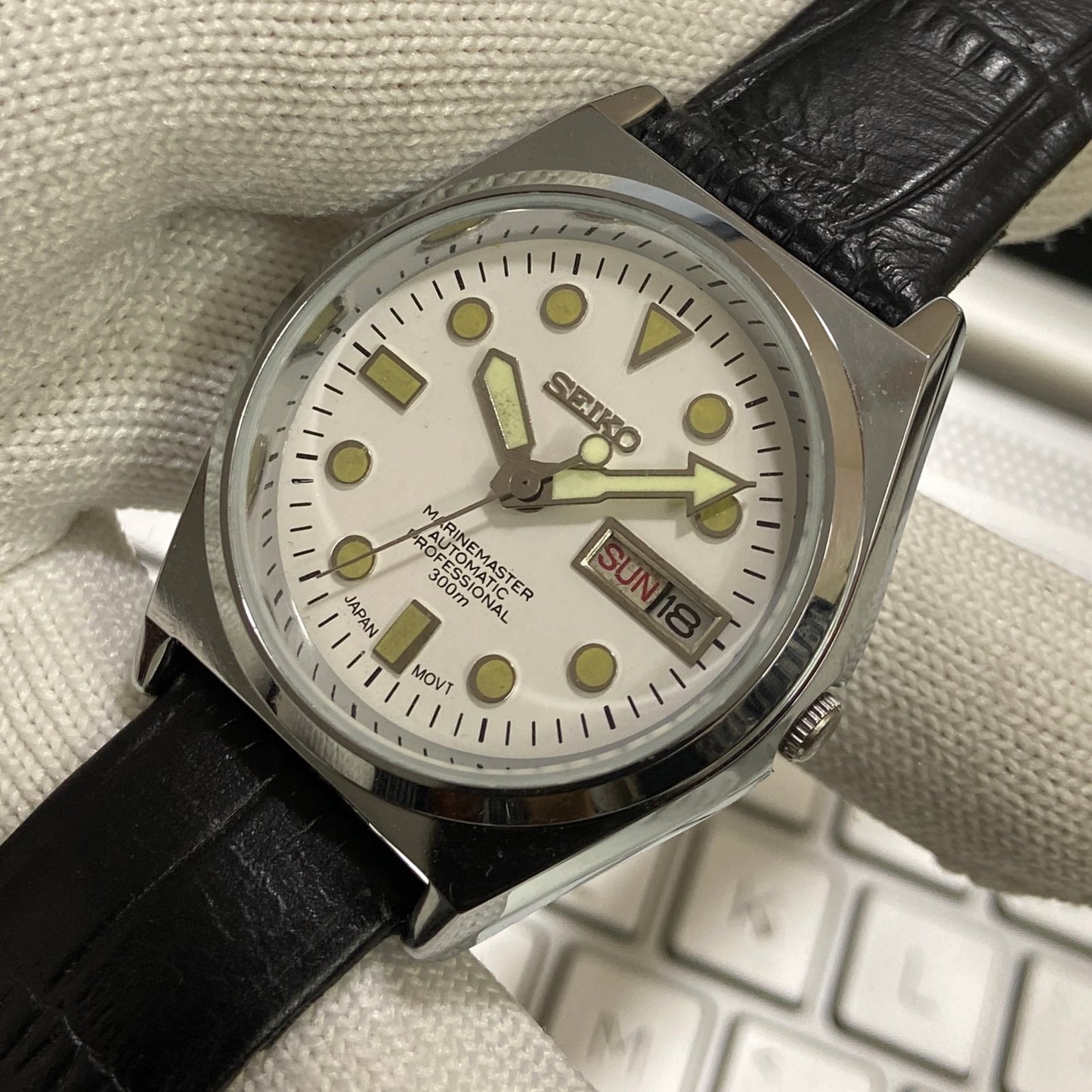Vintage Seiko 5 Automatic 17Jewels Cal. 6309 White Face Black Band Men's Wrist Watch SB04