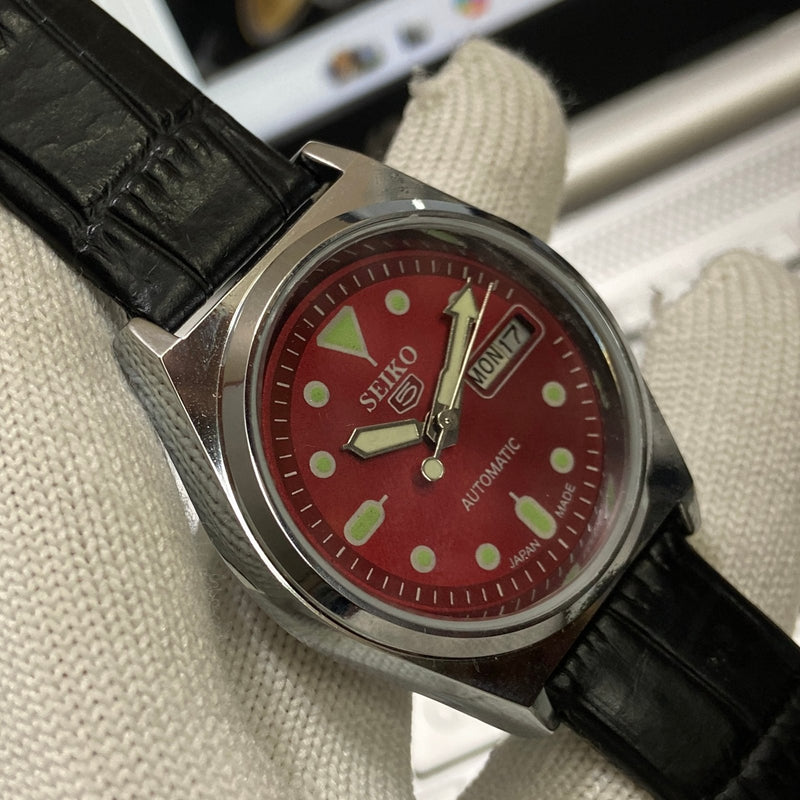 Vintage MOD Seiko 5 Automatic 17Jewels Cal. 6309 Red Face Black Band Men's Wrist Watch SB05