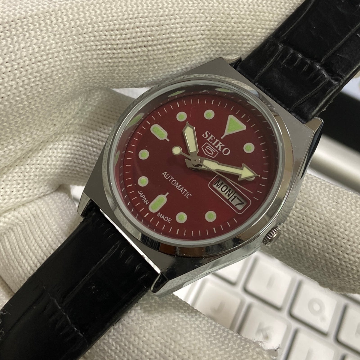Vintage MOD Seiko 5 Automatic 17Jewels Cal. 6309 Red Face Black Band Men's Wrist Watch SB05
