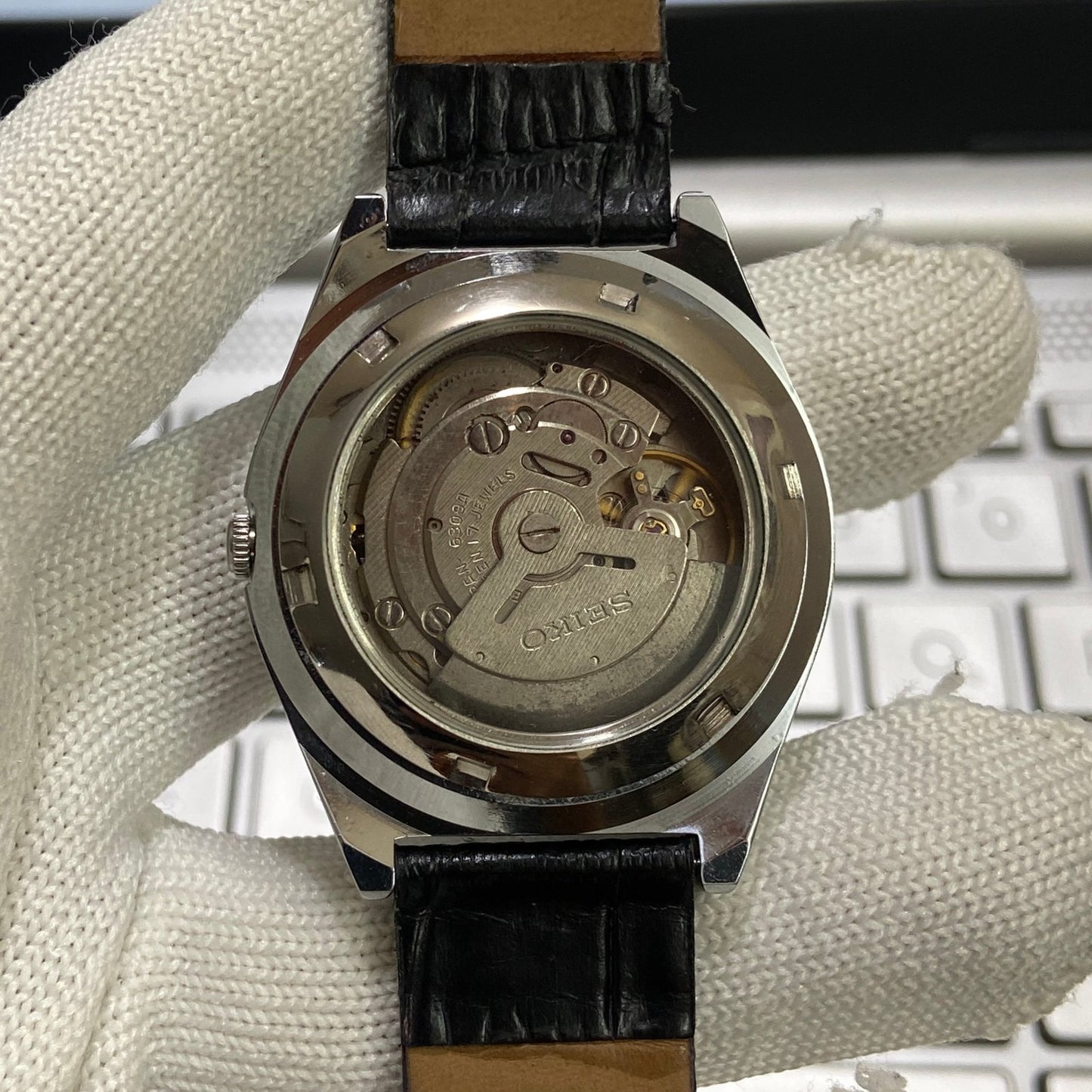 Vintage Seiko 5 Automatic 17Jewels Cal. 6309 Red Face Black Band Men's Wrist Watch SB05