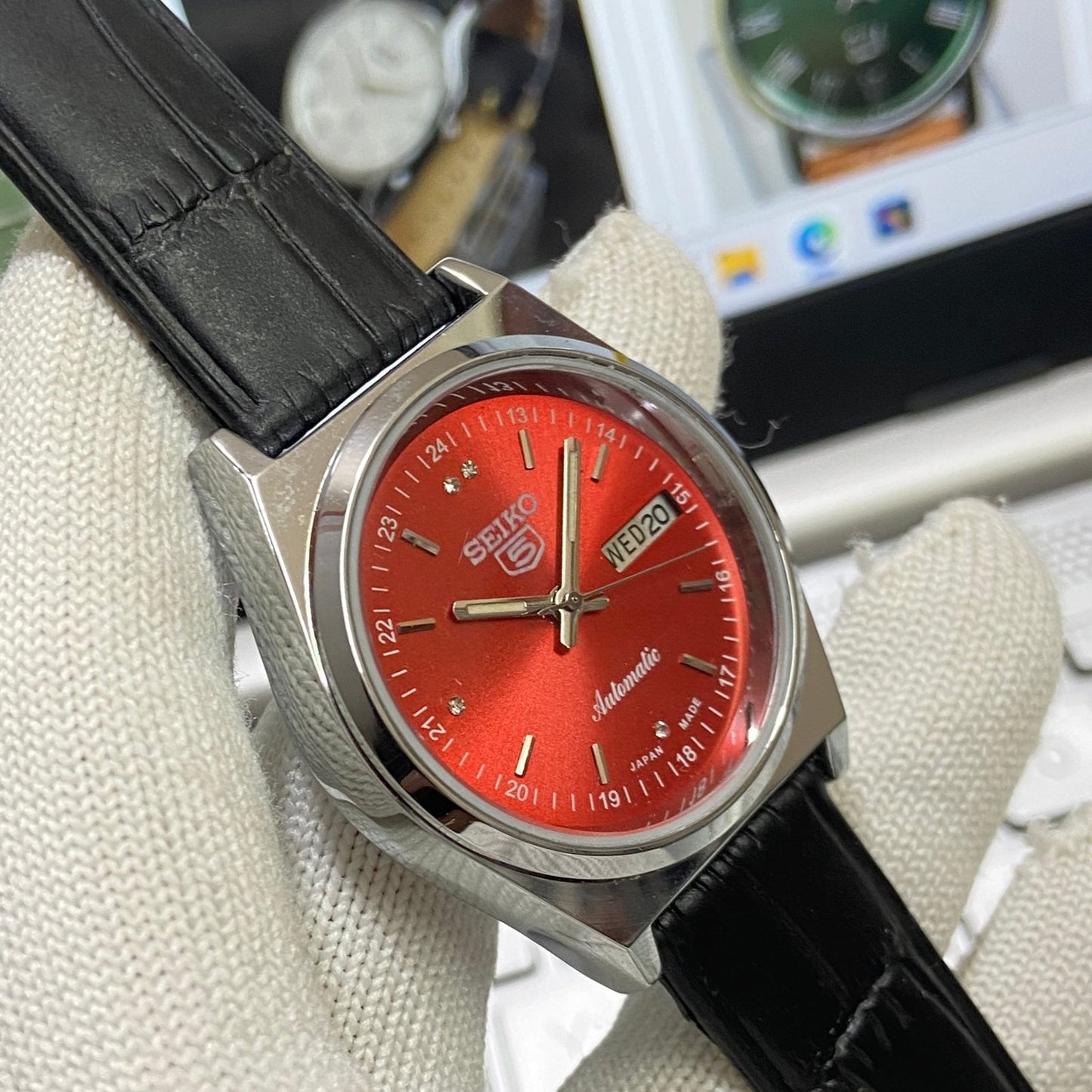 Vintage Seiko 5 Automatic17Jewels Cal. 6309 Red Face Black Band Men's Wrist Watch SB11