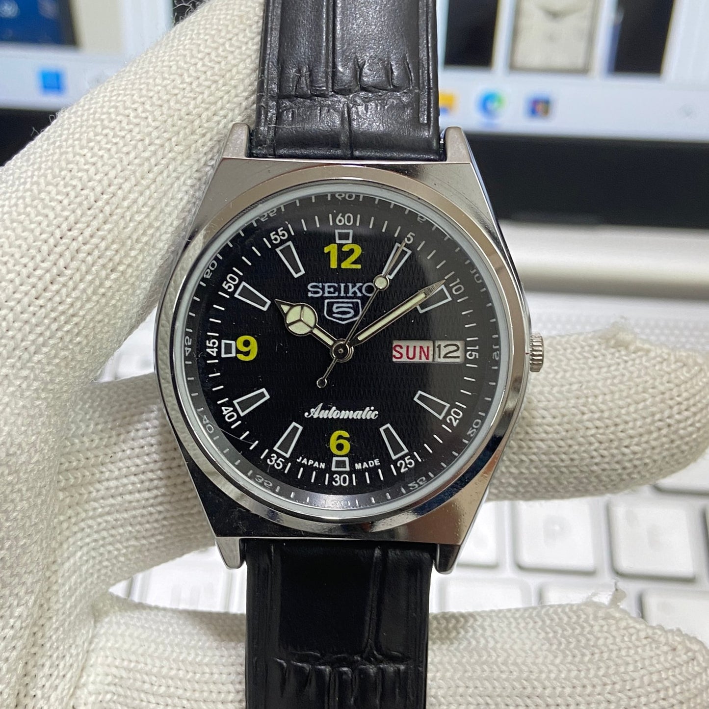 Vintage Seiko 5 Automatic17Jewels Cal. 6309 Black Face Black Band Men's Wrist Watch SB15