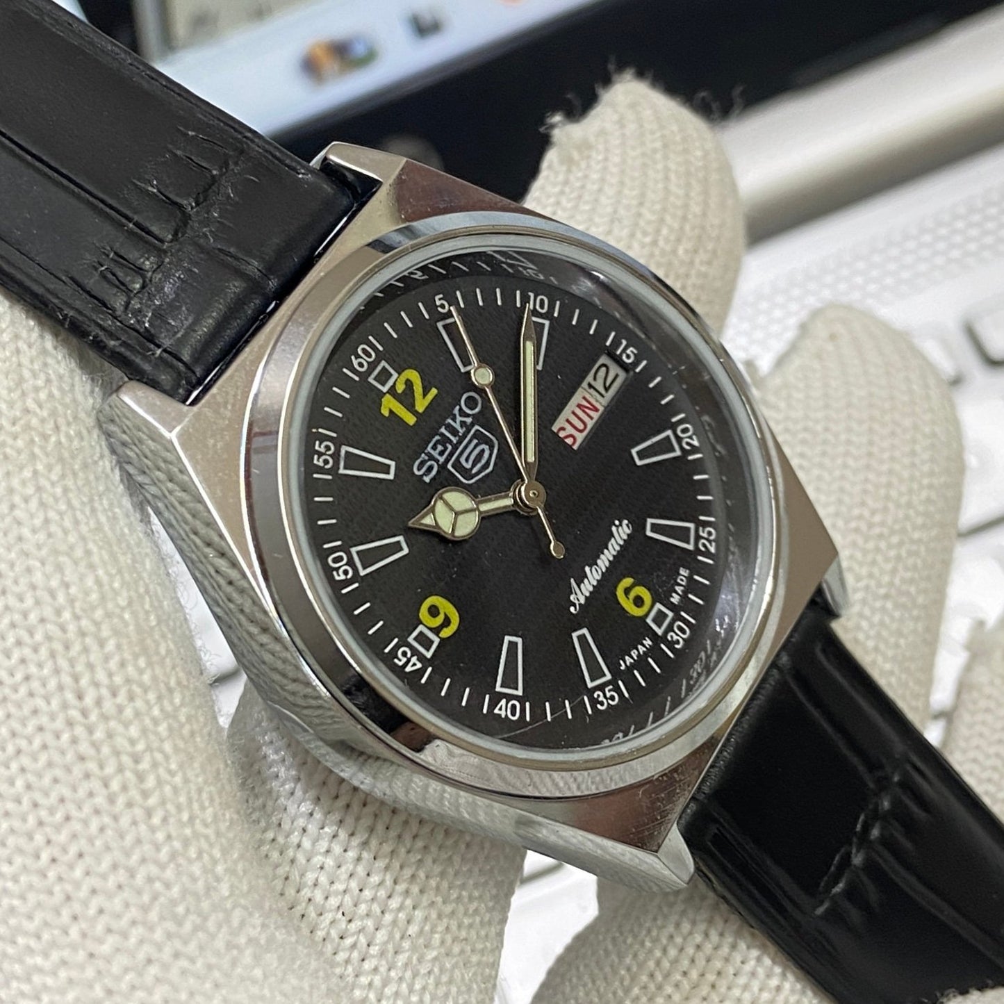 Vintage Seiko 5 Automatic17Jewels Cal. 6309 Black Face Black Band Men's Wrist Watch SB15