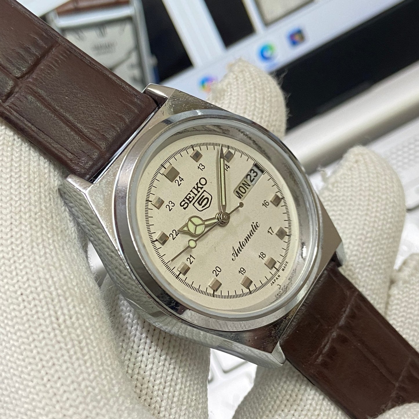 Vintage Seiko 5 Automatic17Jewels Cal. 6309 white Face Black Band Men's Wrist Watch SB17