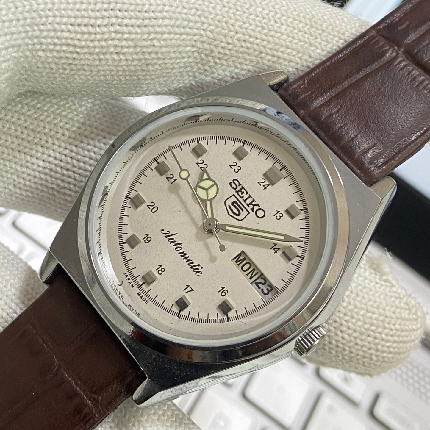Vintage Seiko 5 Automatic17Jewels Cal. 6309 white Face Black Band Men's Wrist Watch SB17