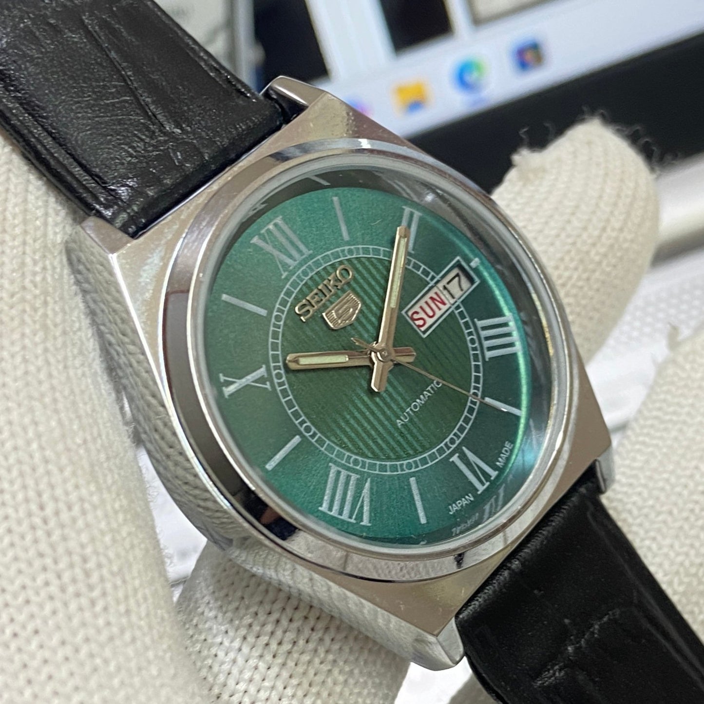 Vintage Seiko 5 Automatic17Jewels Cal. 6309 Green Face Black Band Men's Wrist Watch SB19