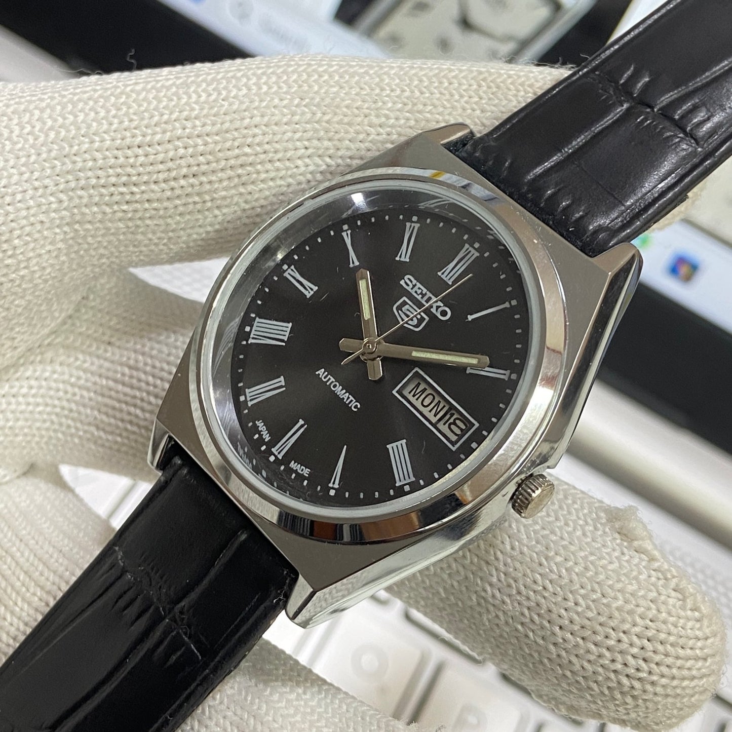 Vintage Seiko 5 Automatic17Jewels Cal. 6309 Black Face Black Band Men's Wrist Watch SB21
