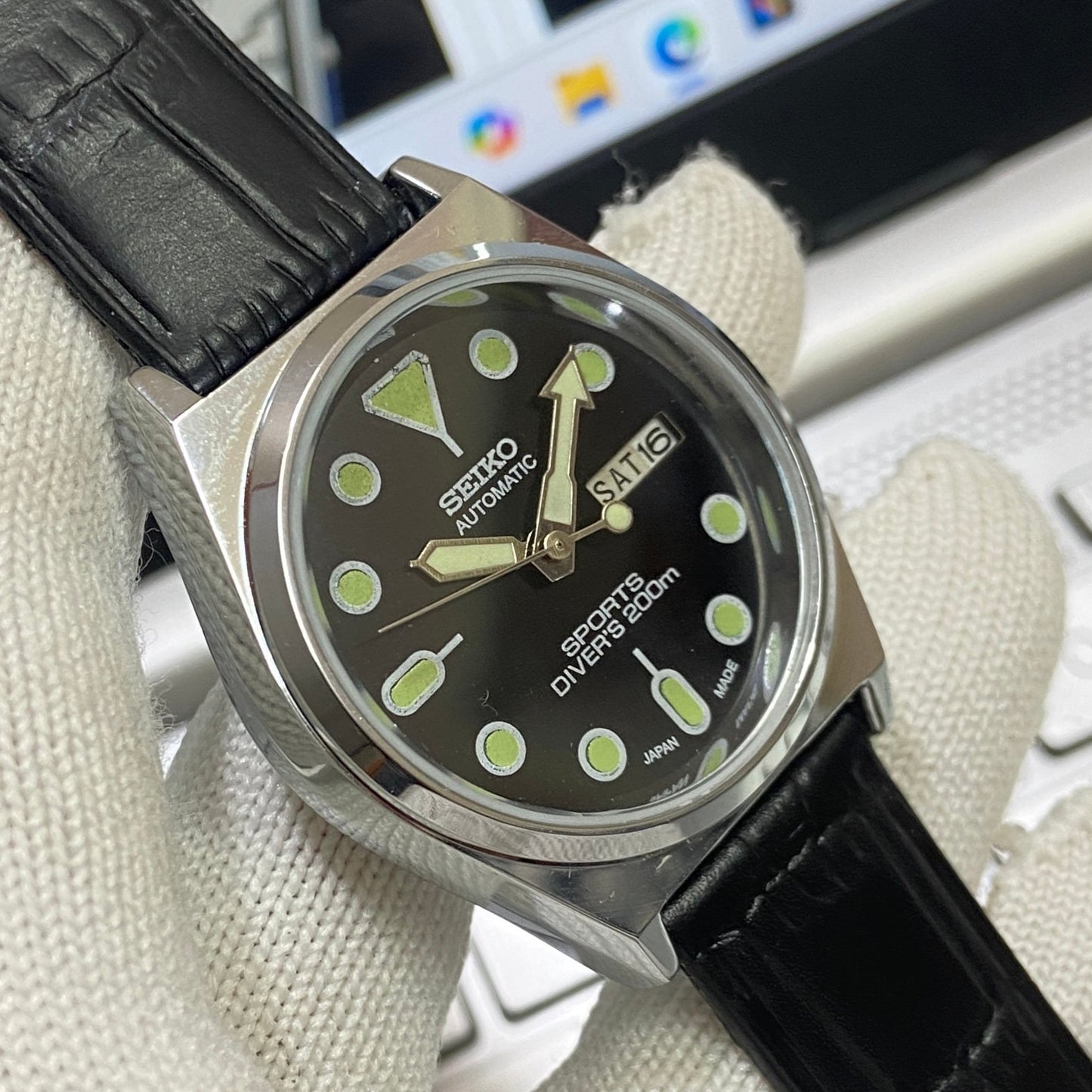 Vintage Seiko 5 Automatic17Jewels Cal. 6309 Black Face Black Band Men's Wrist Watch SB22