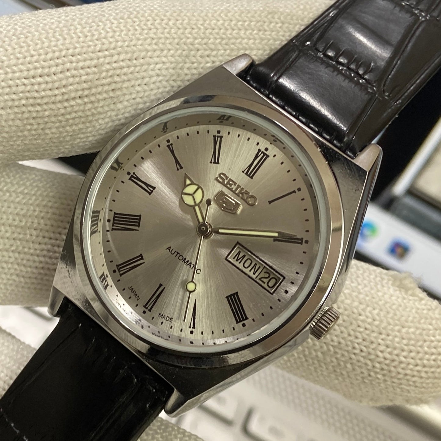Vintage Seiko 5 Automatic17Jewels Cal. 6309 Silver Face Black Band Men's Wrist Watch SB30