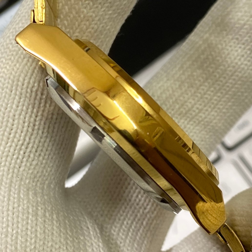 Vintage Seiko 5 Gold Plated Automatic 17 Jewels Cal. 6309 Black Face Men's Wrist Watch SC08