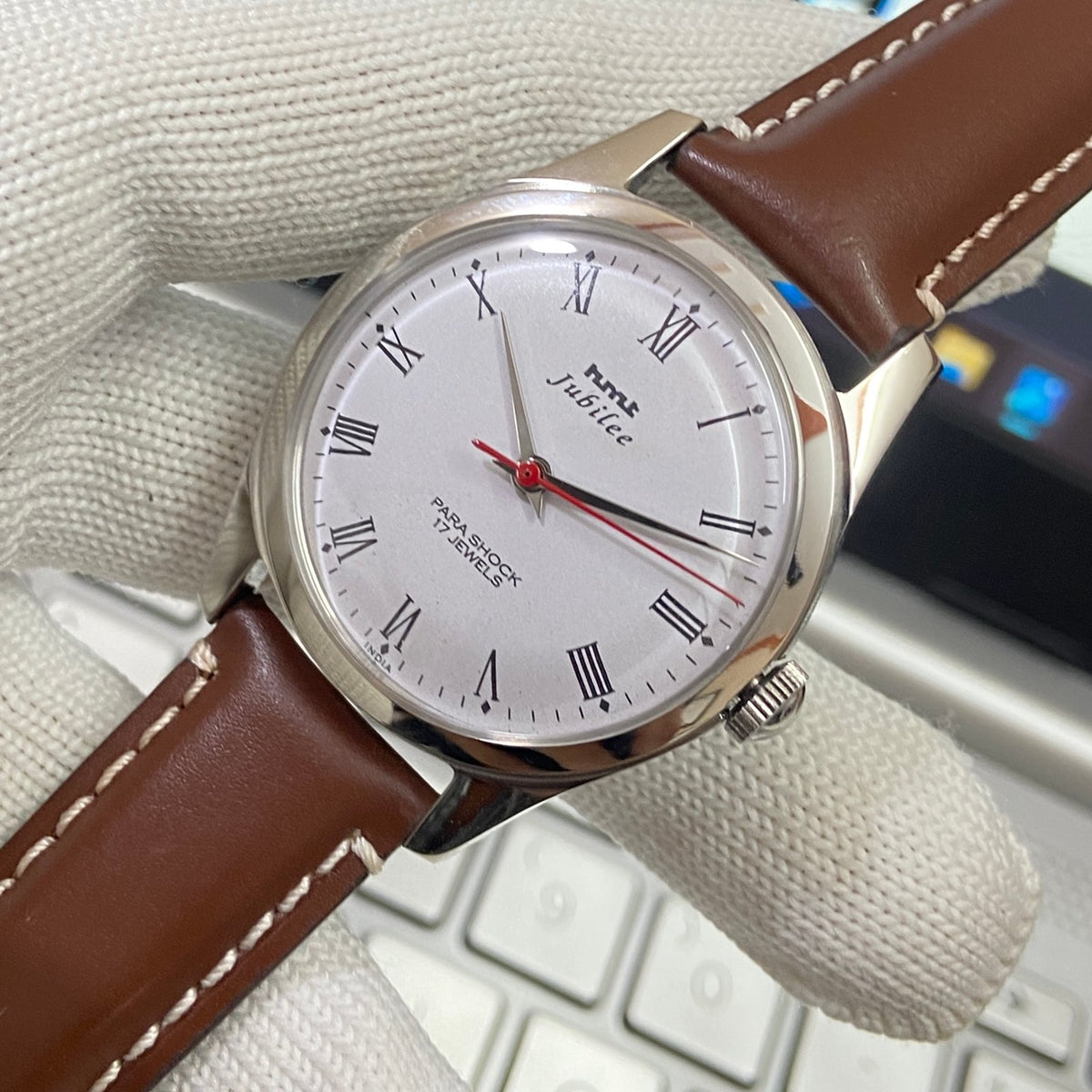Vintage Mod HMT Jubilee Hand Winding 17 Jewels White Face Brown Band Men's Wrist Watch B02