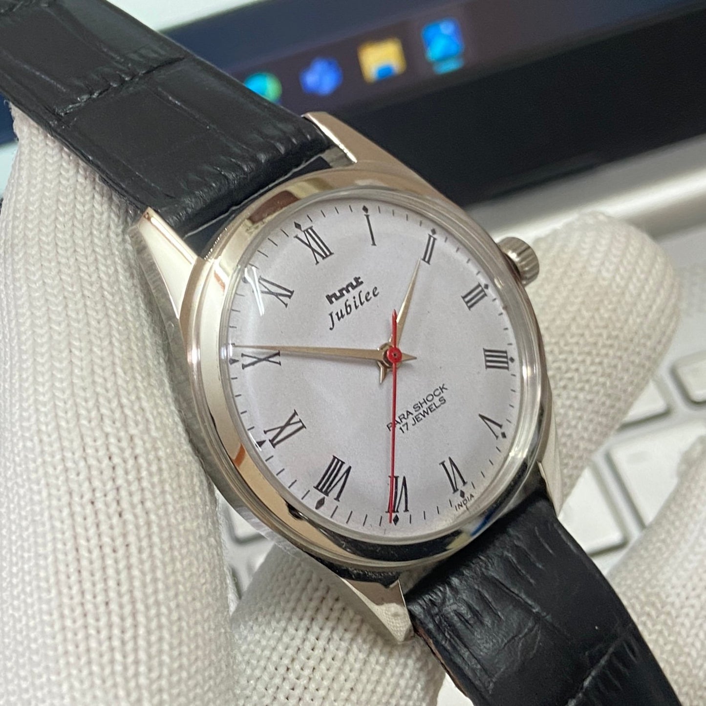 Vintage Mod HMT Jubilee Hand Winding 17 Jewels White Face Black Band Men's Wrist Watch B03