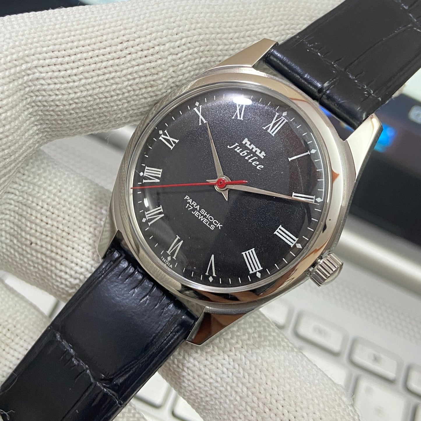 Vintage Mod HMT Jubilee Hand Winding 17 Jewels Black Face Black Band Men's Wrist Watch B04
