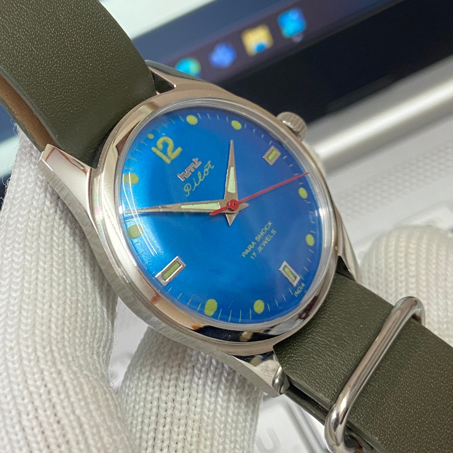Vintage HMT Pilot Hand Winding 17 Jewels Blue Face Green Nato Band Men's Wrist Watch B09