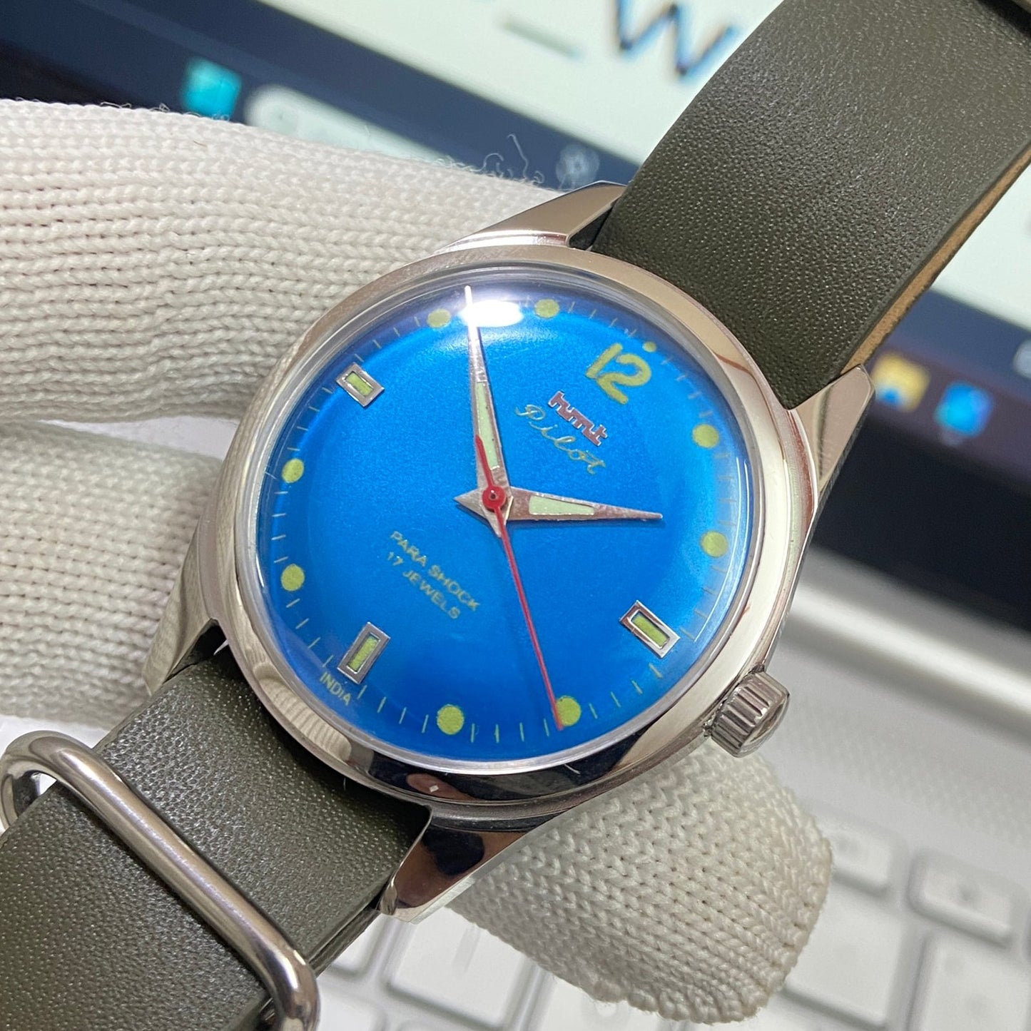 Vintage HMT Pilot Hand Winding 17 Jewels Blue Face Green Nato Band Men's Wrist Watch B09