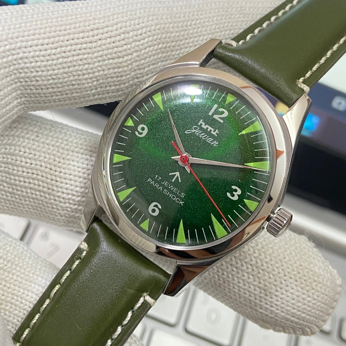 Vintage MOD HMT Jawan Hand Winding 17 Jewels Green Face Green Band Men's Wrist Watch B11