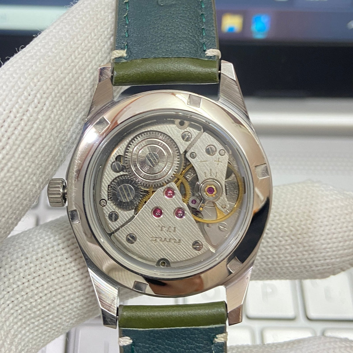 Vintage MOD HMT Jawan Hand Winding 17 Jewels Green Face Green Band Men's Wrist Watch B11
