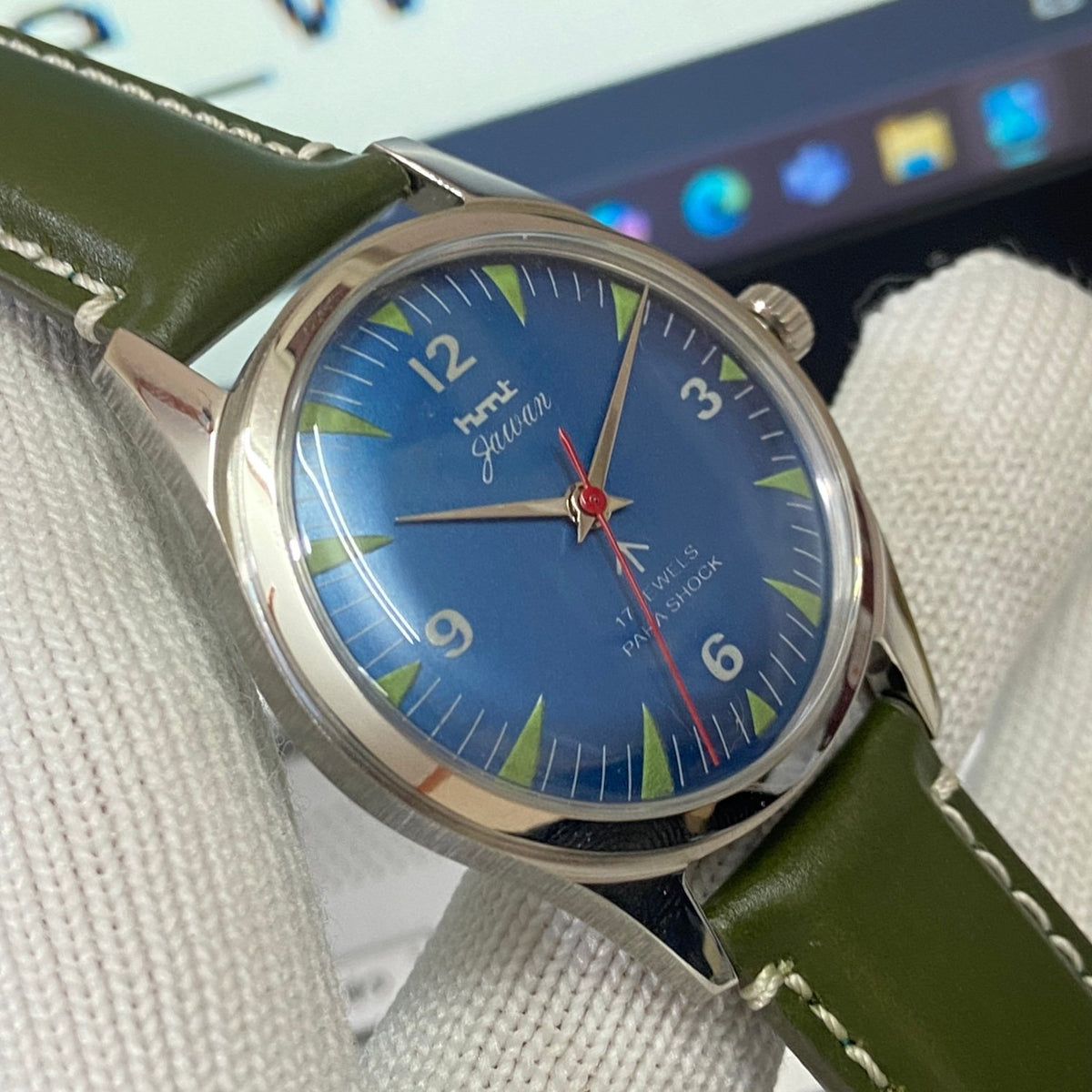 Vintage MOD HMT Jawan Hand Winding 17 Jewels Blue Face Green Band Men's Wrist Watch B12