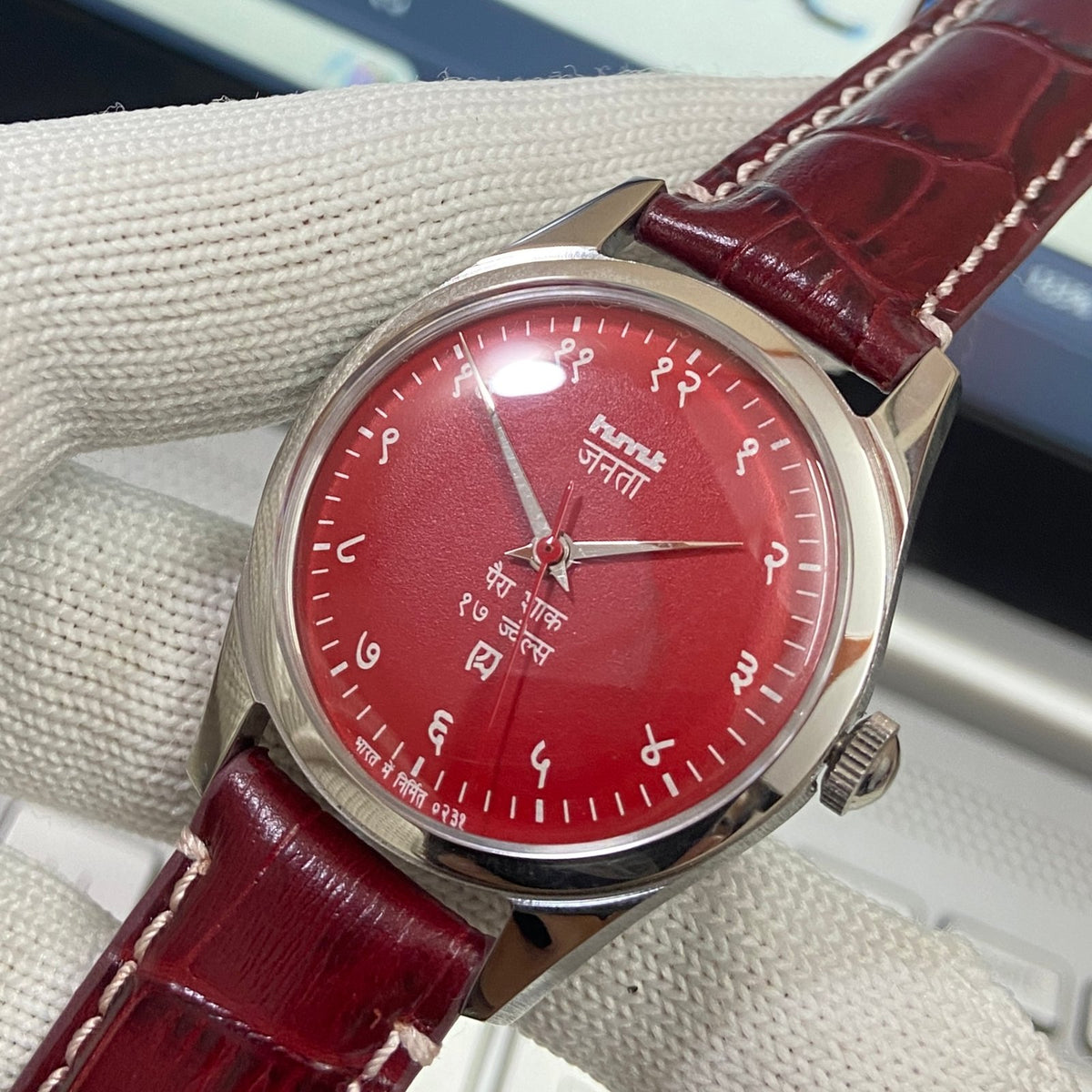 Vintage MOD HMT Devanagari Hand Winding 17 Jewels Red Face Red  Band Men's Wrist Watch B18