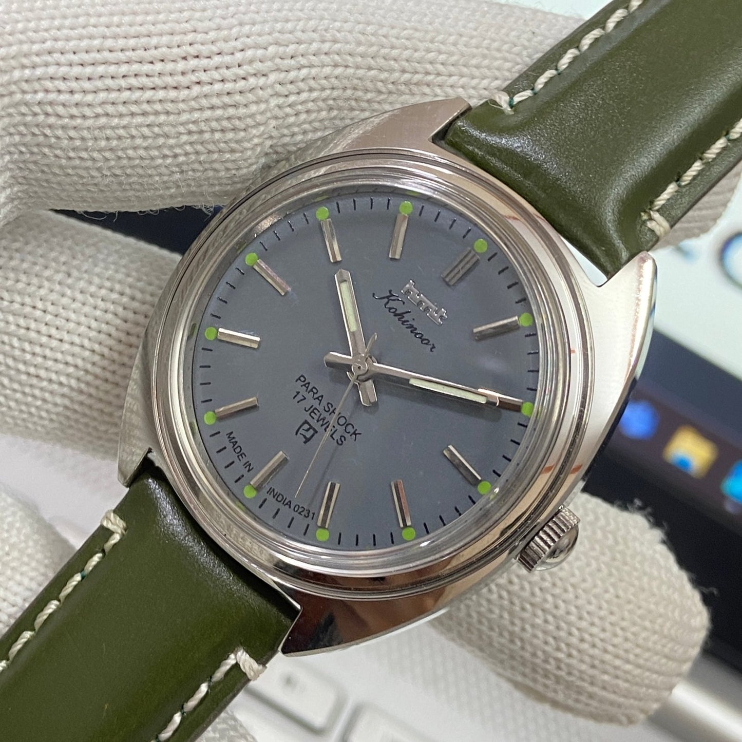 Vintage HMT Kohinoor Hand Winding 17 Jewels Gray Face Green Band Men's Wrist Watch B51
